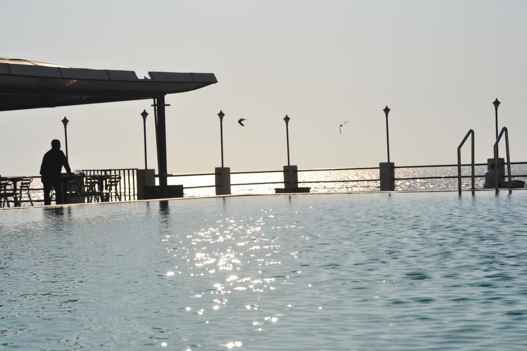 Sea Rock Inn Daman Exteriör bild