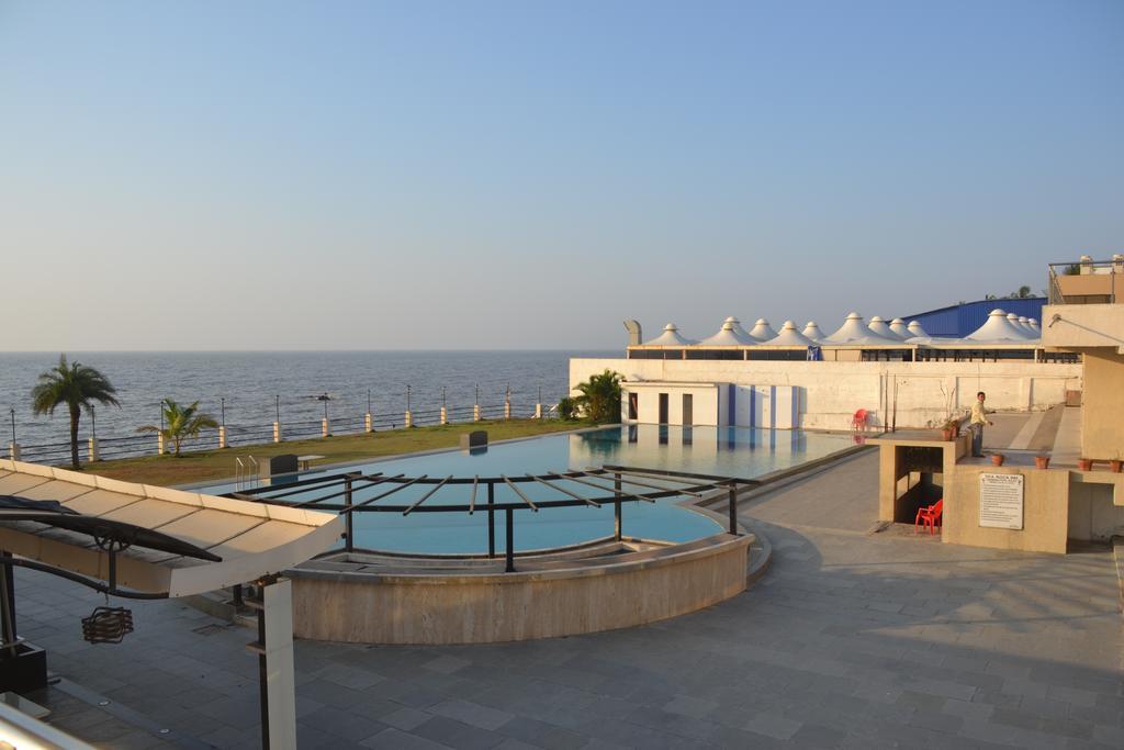 Sea Rock Inn Daman Exteriör bild